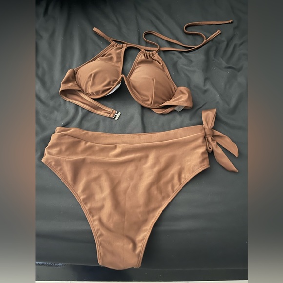 Plus Swimsuit - Picture 7 of 9